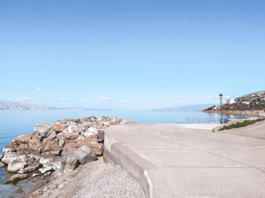Novouredeni Stan S Balkonom I Pogledom Na More Senj  Eksteriør billede