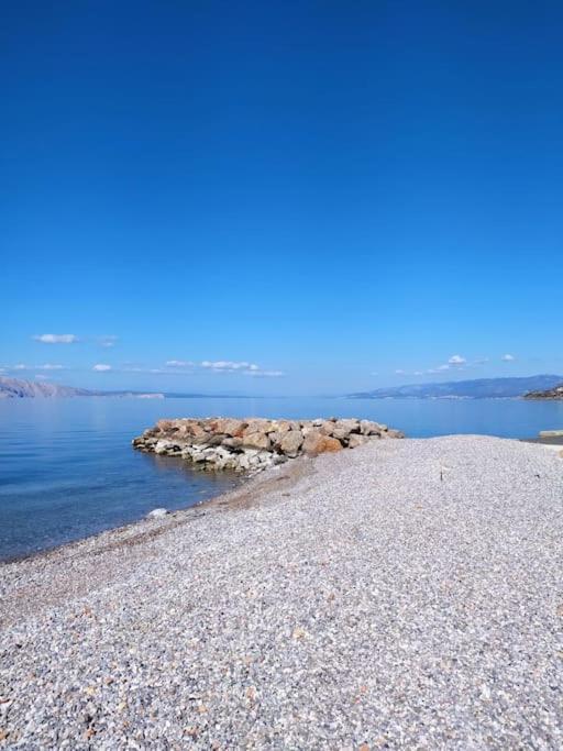 Novouredeni Stan S Balkonom I Pogledom Na More Senj  Eksteriør billede