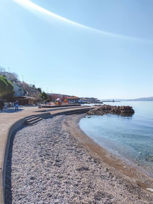 Novouredeni Stan S Balkonom I Pogledom Na More Senj  Eksteriør billede
